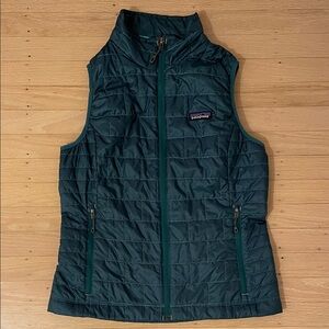 Patagonia Women's Forest Green / Teal Quilted Light Puffer Vest